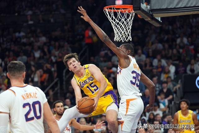 骑士轻取爵士5连胜 布朗35分魔术逆转险胜绿军